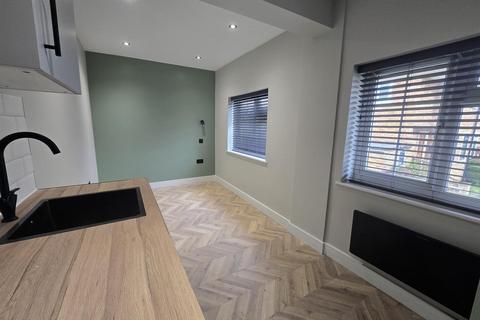 Studio to rent, Kemble Close, Potters Bar