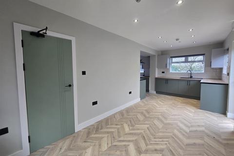 Studio to rent, Kemble Close, Potters Bar