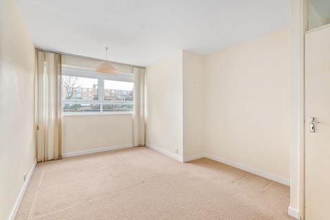 2 bedroom flat for sale, Fairlawns SW15