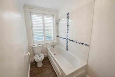 2 bedroom apartment to rent, Seabourne Road, Bournemouth
