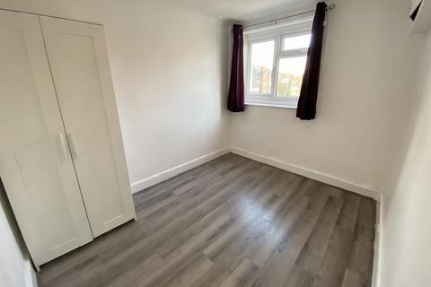 2 bedroom apartment to rent, Seabourne Road, Bournemouth