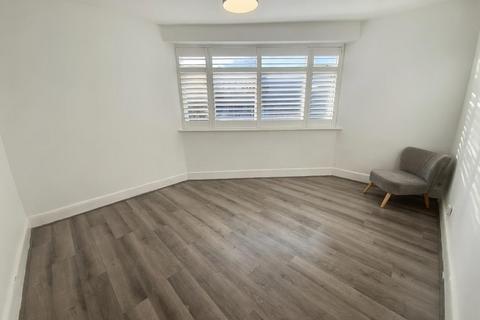 2 bedroom apartment to rent, Seabourne Road, Bournemouth