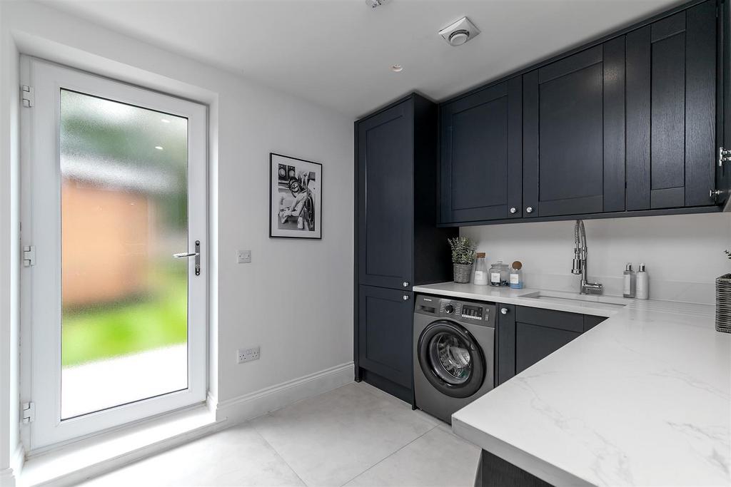 1 Ellenbrook Cres-21.jpg