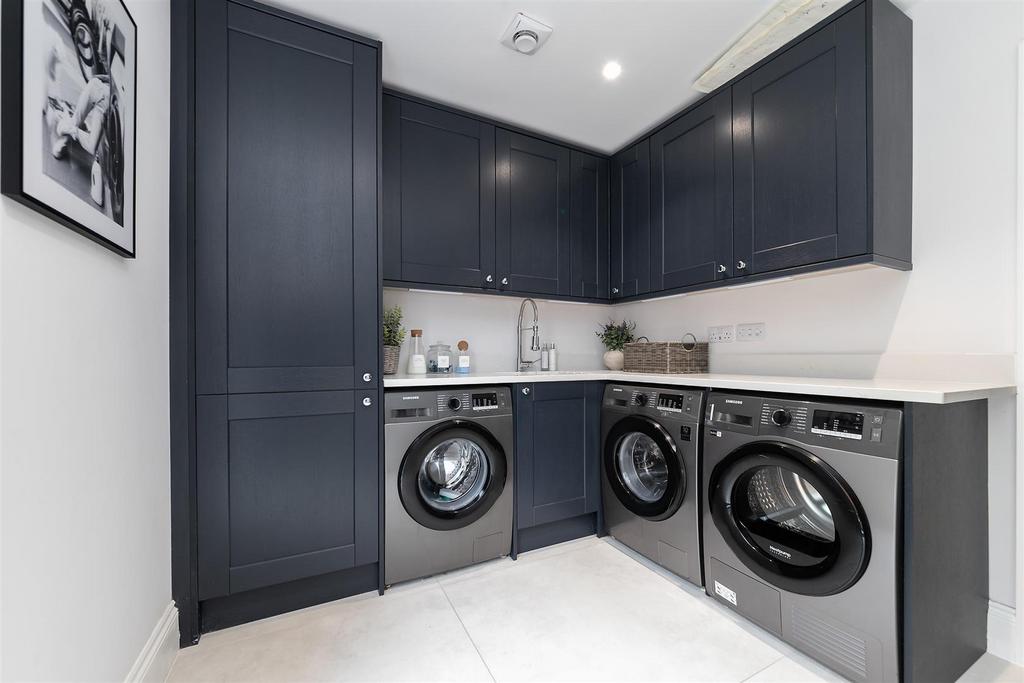 1 Ellenbrook Cres-23.jpg