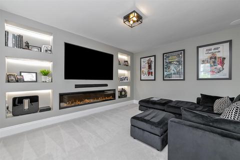 4 bedroom semi-detached house for sale, Ellenbrook Crescent