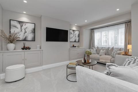 4 bedroom semi-detached house for sale, Ellenbrook Crescent