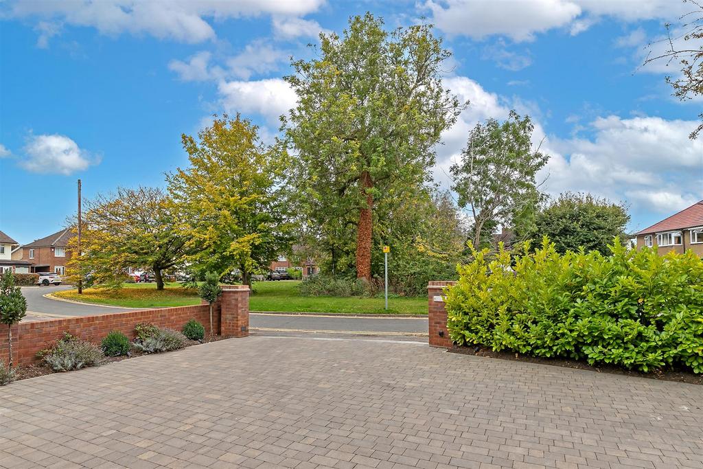 1 Ellenbrook Cres-101.jpg