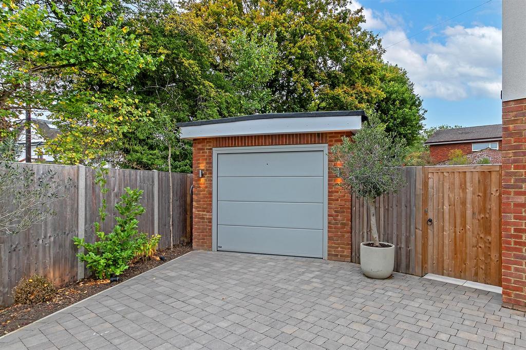 1 Ellenbrook Cres-6.jpg