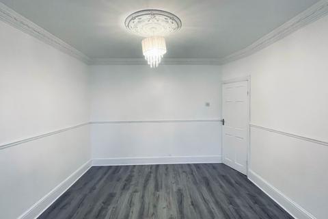 3 bedroom terraced house to rent, Agnes Avenue, Ilford, IG1