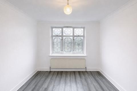 3 bedroom terraced house to rent, Agnes Avenue, Ilford, IG1