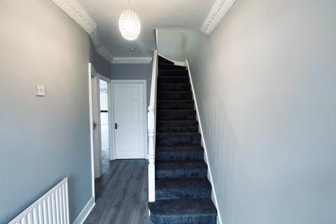 3 bedroom terraced house to rent, Agnes Avenue, Ilford, IG1