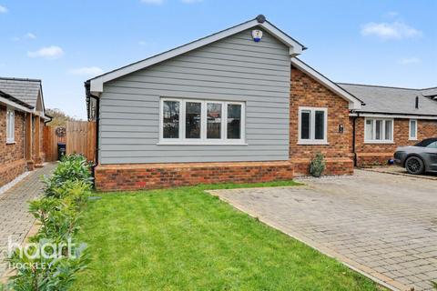 3 bedroom bungalow for sale, Meadowbrook, Rochford