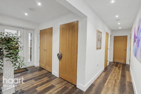 3 bedroom bungalow for sale, Meadowbrook, Rochford