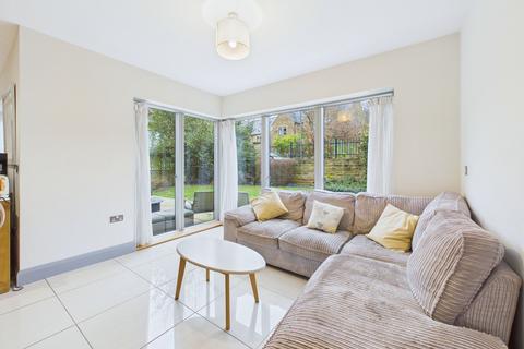 6 bedroom detached house to rent, Dore Lodge Gardens, Sheffield S17