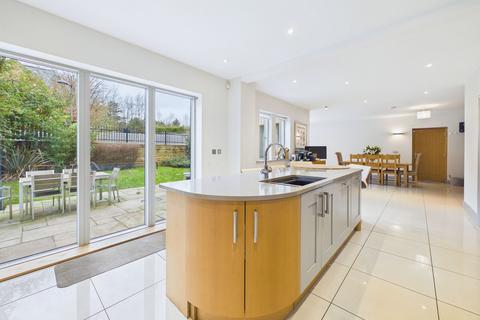 6 bedroom detached house to rent, Dore Lodge Gardens, Sheffield S17