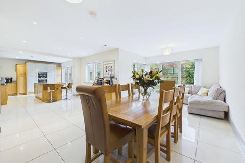 6 bedroom detached house to rent, Dore Lodge Gardens, Sheffield S17