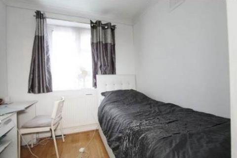 undefined, Pine Trees Drive, Ickenham UB10