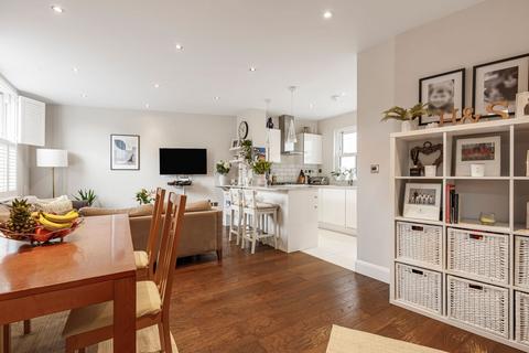 Lydden Grove, Earlsfield, London, SW18