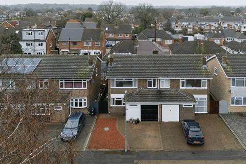 4 bedroom semi-detached house for sale, Dunfane, Billericay, CM11