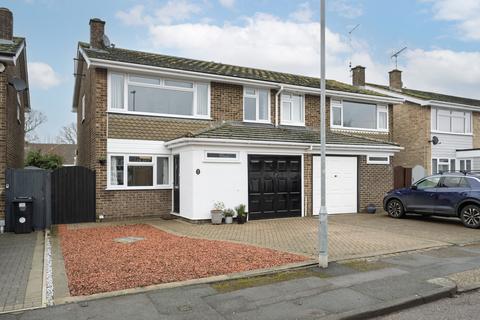 4 bedroom semi-detached house for sale, Dunfane, Billericay, CM11