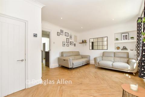 3 bedroom cottage for sale, Hainault Farm Cottages, Romford RM6