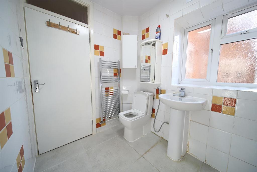 Bathroom2.jpg