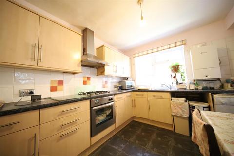 1 bedroom flat for sale, Chase Side, London