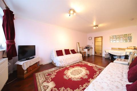 1 bedroom flat for sale, Chase Side, London