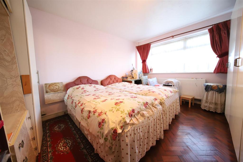 Bedroom 1.jpg