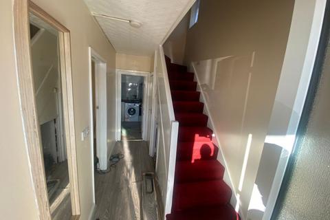 3 bedroom semi-detached house to rent, Highmead Crescent, Wembley HA0