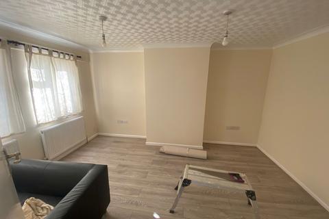 3 bedroom semi-detached house to rent, Highmead Crescent, Wembley HA0