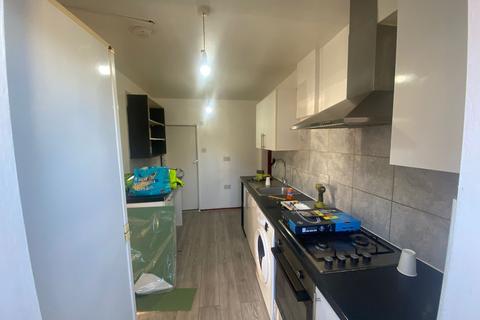 3 bedroom semi-detached house to rent, Highmead Crescent, Wembley HA0