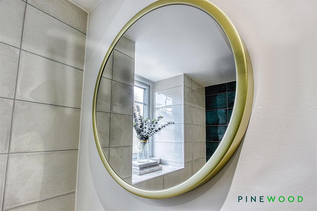 Ground floor wc/cloakroom