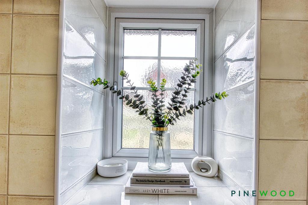 Ground floor wc/cloakroom