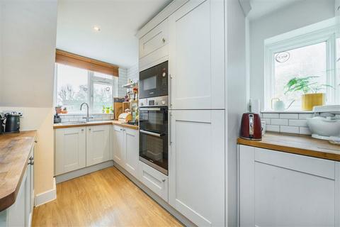 3 bedroom flat for sale, Elmers Drive, Teddington TW11