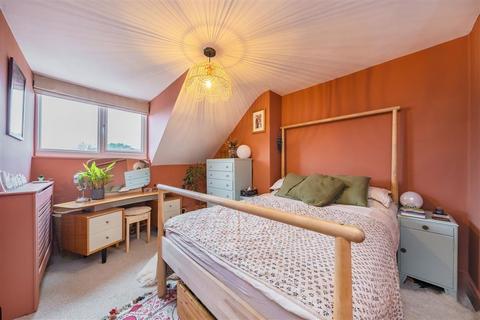 3 bedroom flat for sale, Elmers Drive, Teddington TW11