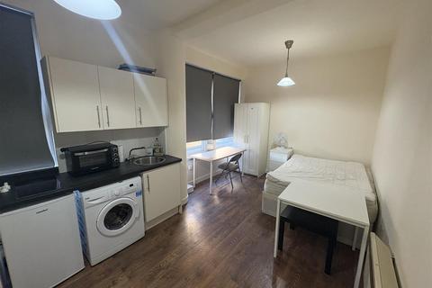 Studio to rent, Sentinel Square, London