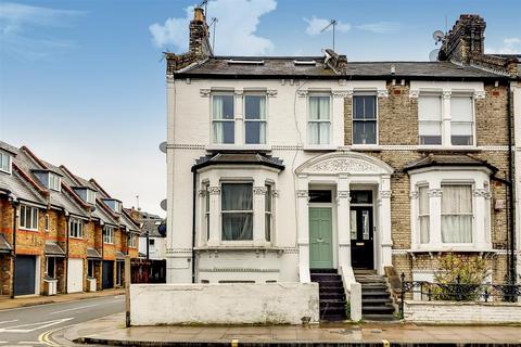 2 bedroom flat to rent, Dawes Road,