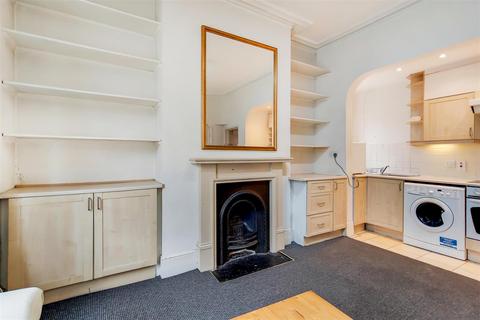 2 bedroom flat to rent, Dawes Road,