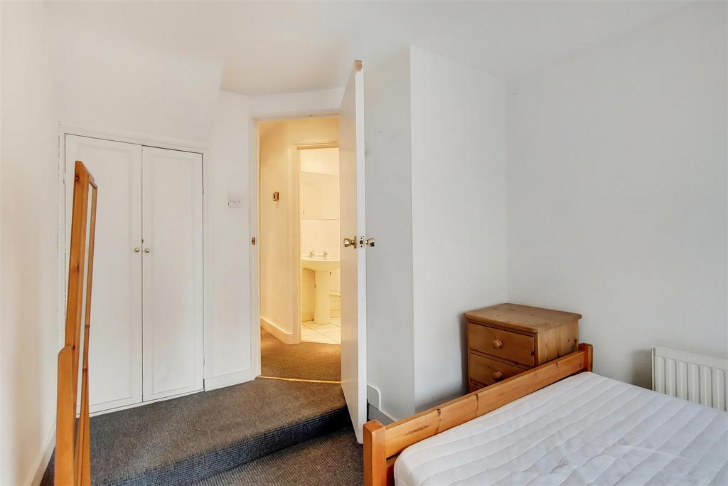 5 Bedroom 2-0.jpg