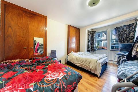 3 bedroom maisonette for sale, Beeches Road, London