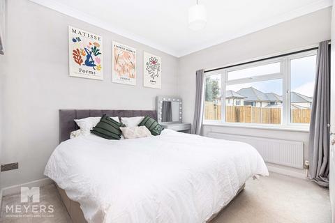 1 bedroom flat for sale, Southbourne Overcliff Drive, Bournemouth, BH6 3