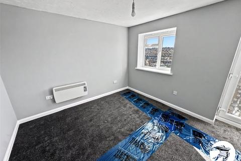 2 bedroom flat to rent, Longhill Avenue, Chatham, Kent, ME5