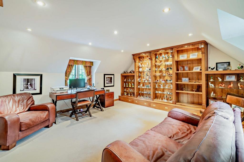 8573230-interior3...