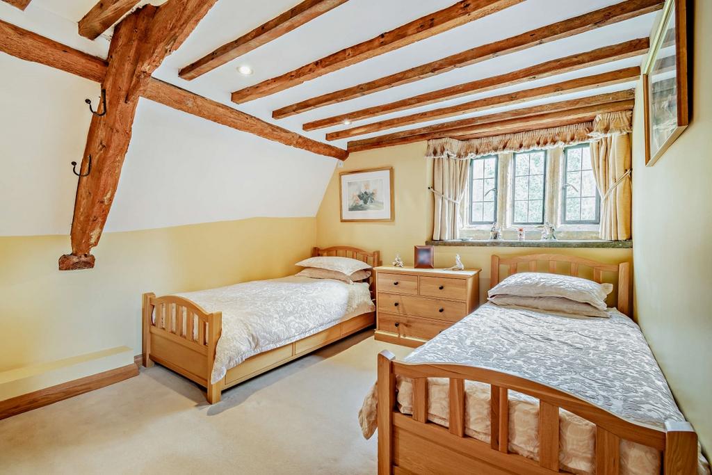 8573230-interior5...