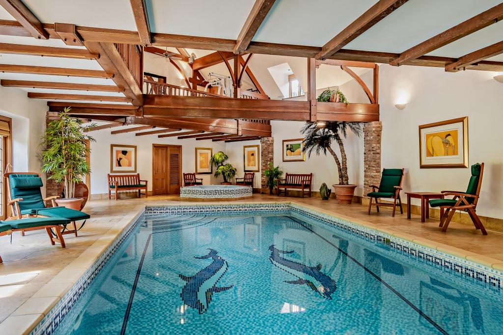 8573230-interior1...