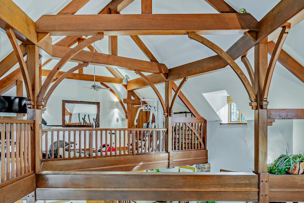 8573230-interior2...