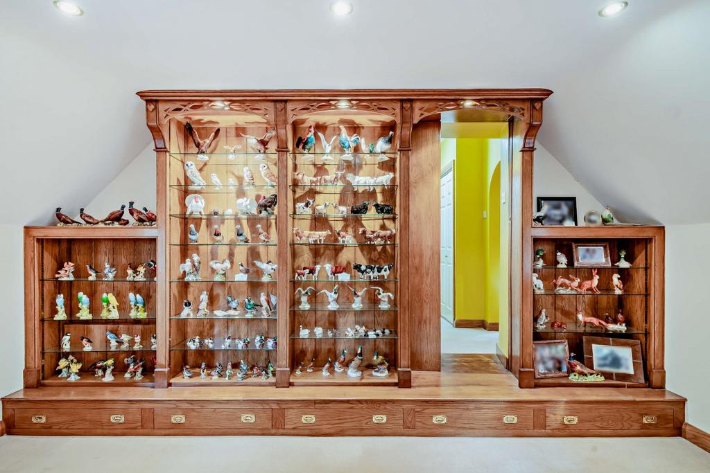 8573230-interior3...