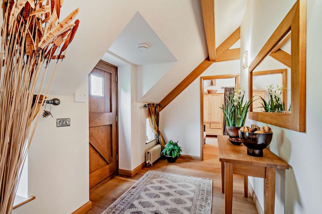 8573230-interior7...