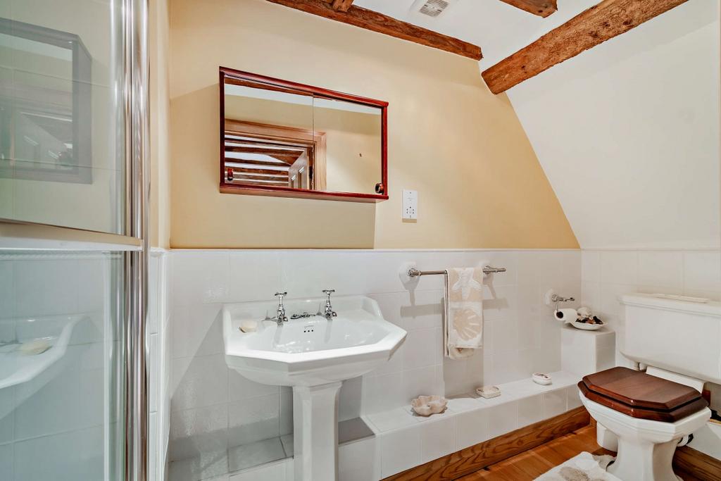 8573230-interior5...